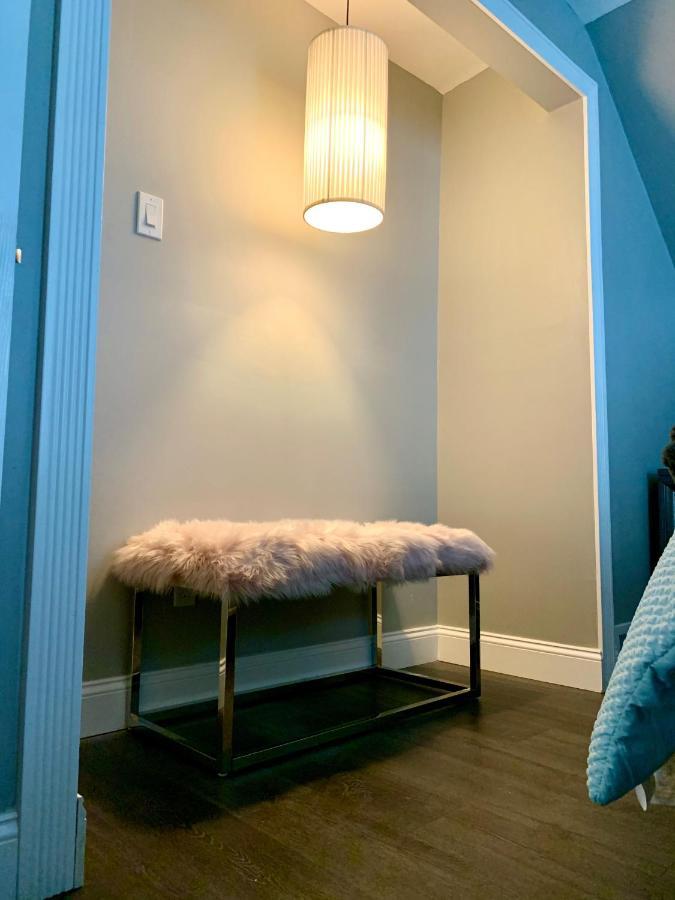 The Oakwood Cottage- With Private Yard & Parking, Minutes From Falls & Casino By Niagara Hospitality Niagarafälle Exterior foto