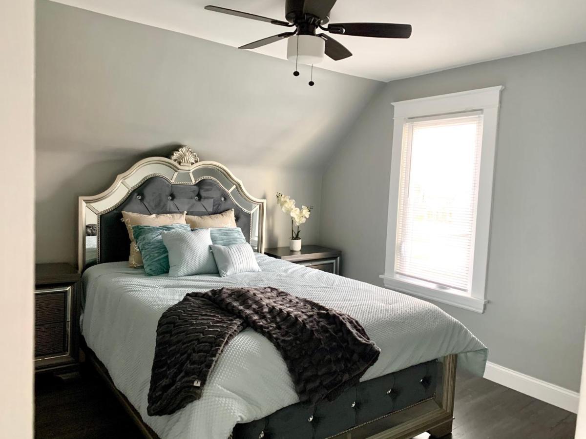 The Oakwood Cottage- With Private Yard & Parking, Minutes From Falls & Casino By Niagara Hospitality Niagarafälle Exterior foto
