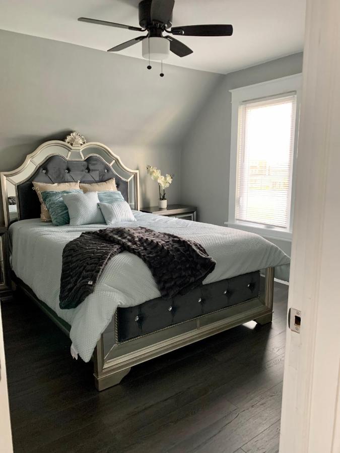 The Oakwood Cottage- With Private Yard & Parking, Minutes From Falls & Casino By Niagara Hospitality Niagarafälle Exterior foto