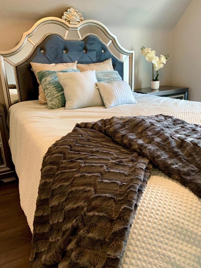 The Oakwood Cottage- With Private Yard & Parking, Minutes From Falls & Casino By Niagara Hospitality Niagarafälle Exterior foto